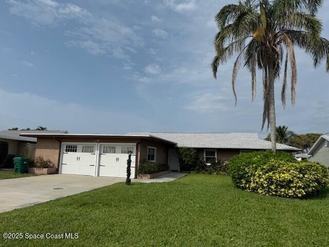 20 Crystal River Dr in Cocoa Beach, FL - Building Photo