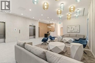 500 Plains Rd E in Burlington, ON - Building Photo - Building Photo