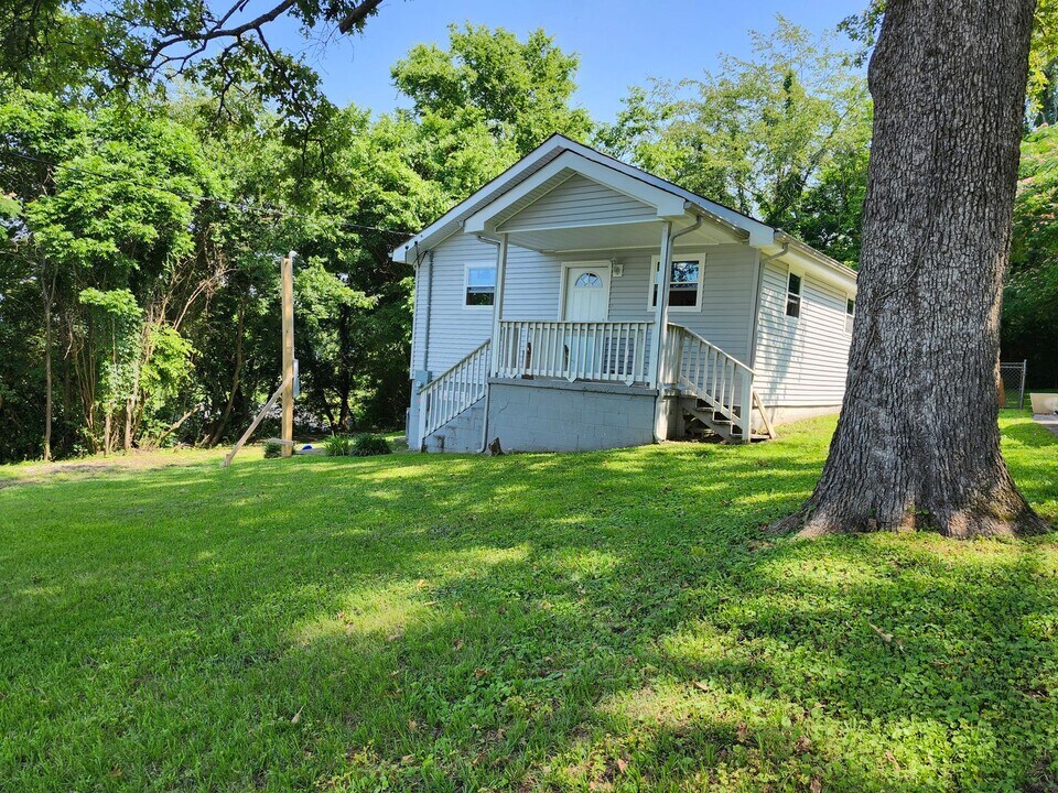 6815 Martha Ave in Chattanooga, TN - Building Photo