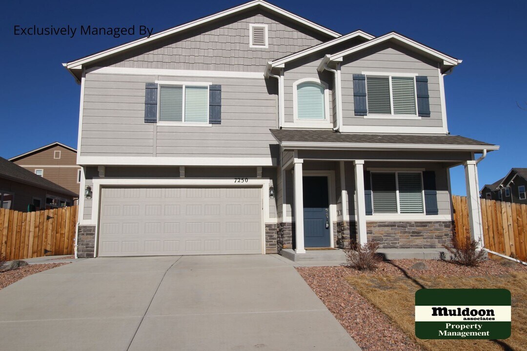 7250 Silver Moon Dr in Colorado Springs, CO - Building Photo