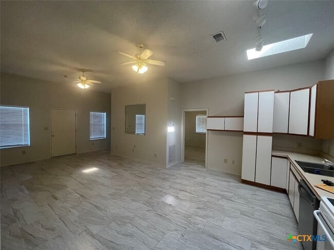 1375 Canyon Trce in Canyon Lake, TX - Building Photo - Building Photo