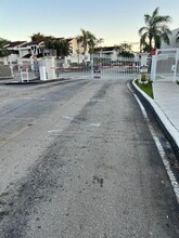 6695 Racquet Club Dr in Lauderhill, FL - Building Photo - Building Photo