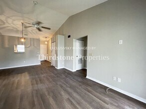 7611 Indian Lakes Dr in Jacksonville, FL - Building Photo - Building Photo
