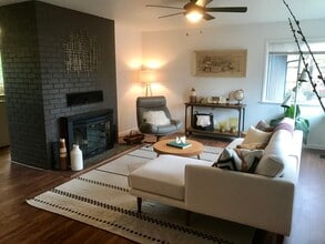 8038 N Wayland Ave in Portland, OR - Foto de edificio - Building Photo