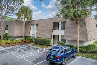 4602 Ringwood Meadow in Sarasota, FL - Building Photo - Building Photo