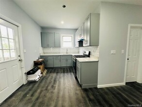 8 Morgan Ave, Unit 2 in Poughkeepsie, NY - Building Photo - Building Photo