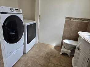 19 Shamrock Ln in Centereach, NY - Foto de edificio - Building Photo