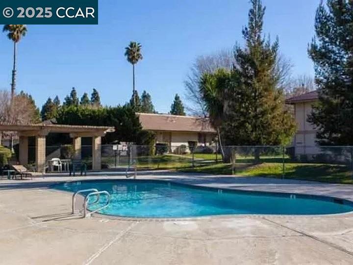 4260 Clayton Rd in Concord, CA - Building Photo