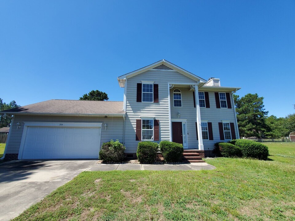 206 2 Hours Ct in Raeford, NC - Building Photo