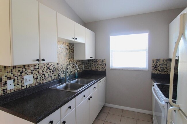 869 Hand Ave in Sarasota, FL - Building Photo - Building Photo