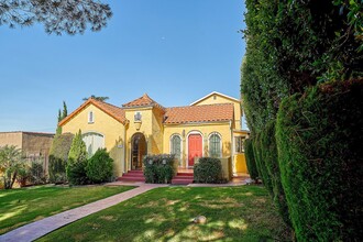 1327 S Longwood Ave in Los Angeles, CA - Building Photo - Building Photo