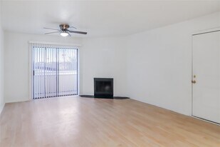 8323 Wilcrest Dr in Houston, TX - Building Photo