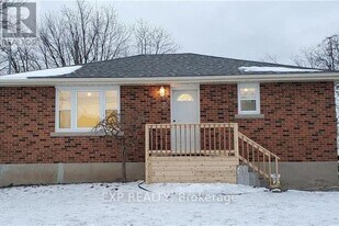 8 Hillcrest Ave in Brantford, ON - Building Photo