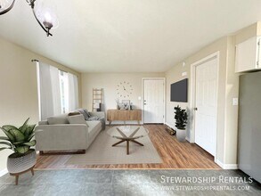 325 Schooling St in Harrisburg, OR - Building Photo - Building Photo