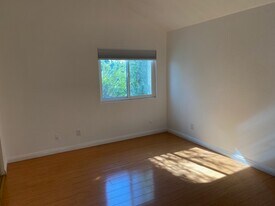 140 E El Norte Pkwy in Escondido, CA - Building Photo