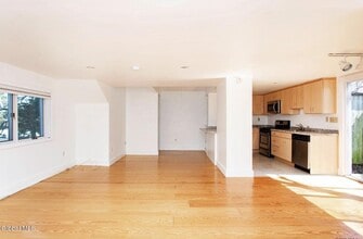 586 N Broadway in Saratoga Springs, NY - Building Photo - Building Photo