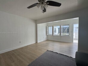 2120 Biarritz Dr in Miami Beach, FL - Foto de edificio - Building Photo