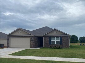 2834 W Emil Dr in Fayetteville, AR - Building Photo