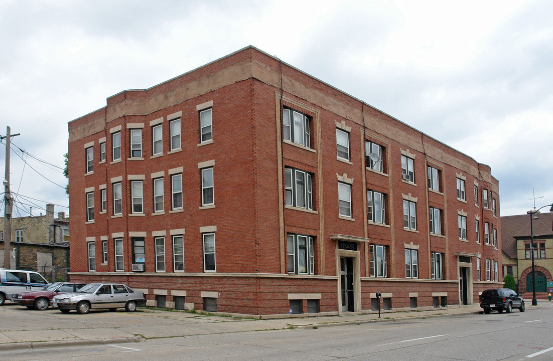 Proost in Racine, WI - Building Photo