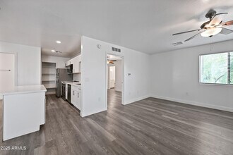 3065 N 67th Ave in Phoenix, AZ - Building Photo - Building Photo