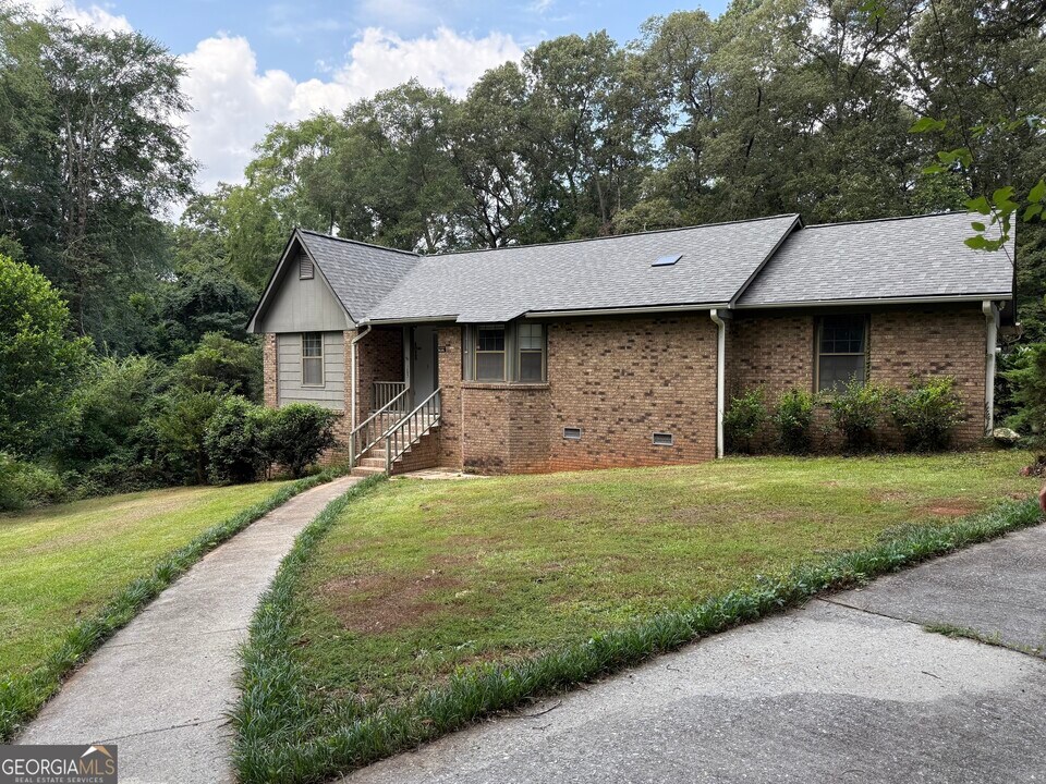 105 Crestwood Cir in Centerville, GA - Building Photo