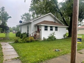 1110 E Ruth St in Benton, IL - Building Photo - Building Photo