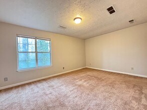 1014 Huntington Trce SE in Smyrna, GA - Building Photo - Building Photo