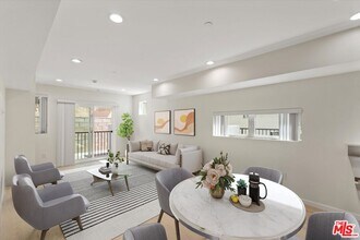 1409 N Hobart Blvd in Los Angeles, CA - Building Photo - Building Photo