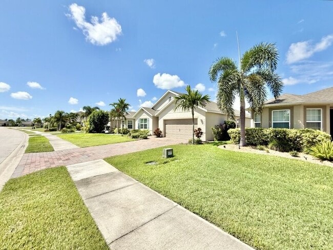 3422 Cancun Ct in Cape Coral, FL - Building Photo - Building Photo