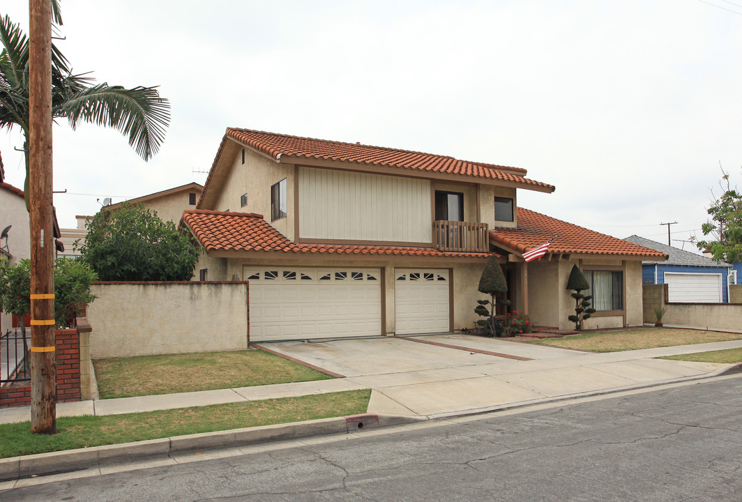 17913-17915 Arline Ave in Artesia, CA - Building Photo