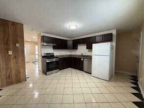 1012 Vine St in Streamwood, IL - Building Photo - Building Photo