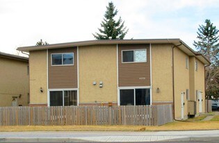6235 Bowness Rd NW in Calgary, AB - Building Photo