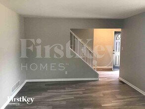 1758 Hilltree Dr in Cincinnati, OH - Building Photo - Building Photo