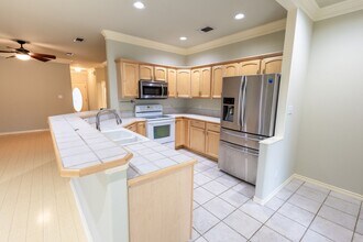 605 Burleson St in San Marcos, TX - Foto de edificio - Building Photo