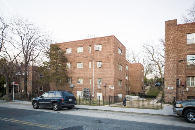 Division Flats in Washington, DC - Building Photo - Building Photo