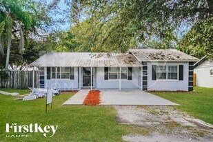 1334 Grace St N in Lakeland, FL - Building Photo