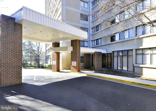 5911 Edsall Rd-Unit -1007 in Alexandria, VA - Foto de edificio - Building Photo