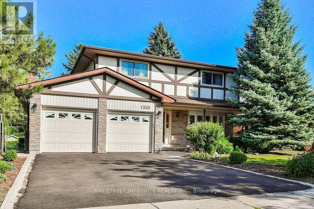 1330 Grand Blvd in Oakville, ON - Building Photo