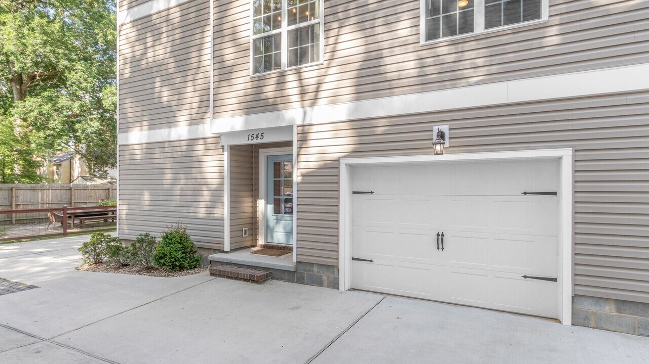 1545 Ocean Garden St in Virginia Beach, VA - Building Photo