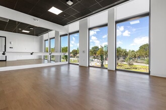 Laguna Gardens in Miami Gardens, FL - Foto de edificio - Building Photo