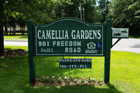 Camellia Garden Apartments in Century, FL - Foto de edificio - Building Photo