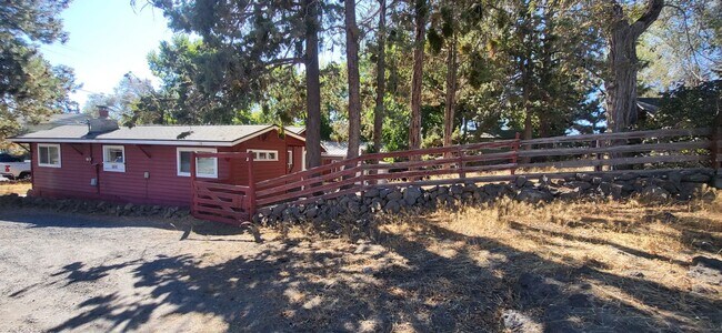 474 NE Emerson Ave in Bend, OR - Building Photo - Building Photo