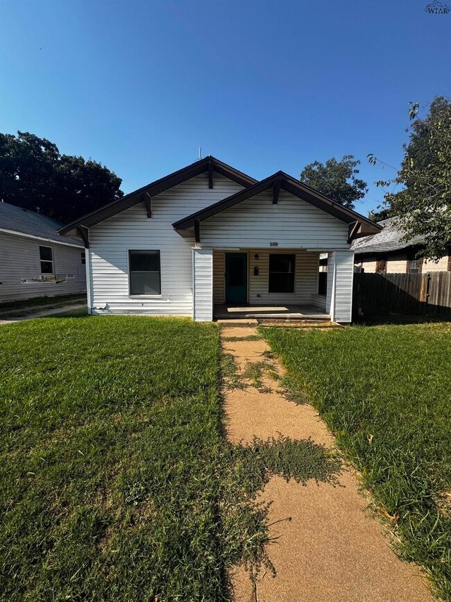 property at 509 E 4th St
