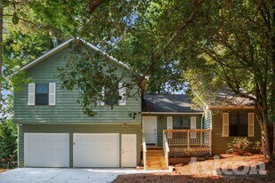 5040 Sumit Wood Dr NW in Kennesaw, GA - Building Photo