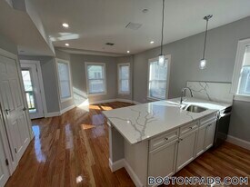 29 Alpine St, Unit 2 in Somerville, MA - Building Photo
