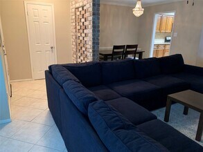 13078 Trail Hollow Dr in Houston, TX - Building Photo - Building Photo