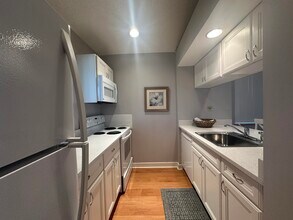 305 Club Dr in Palm Beach Gardens, FL - Building Photo - Building Photo
