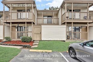 2300 Twelve Oaks Dr in Orange Park, FL - Building Photo