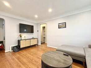 617 S Edgeworth Ave in Royal Oak, MI - Building Photo - Building Photo