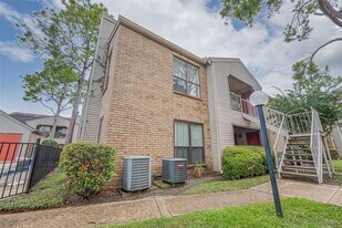 2025 Augusta Dr in Houston, TX - Building Photo